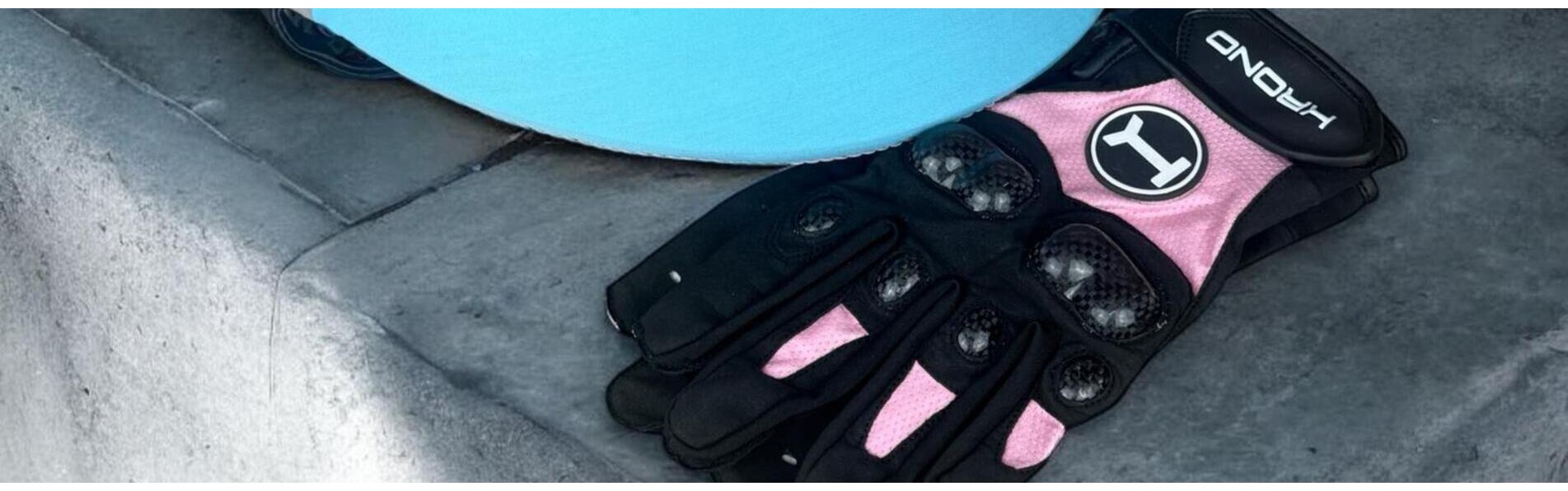 https://www.kronopolo.es/image/cache/catalog/Blog%20Banners/pink%20carbon%20polo%20gloves-1903x596.jpg