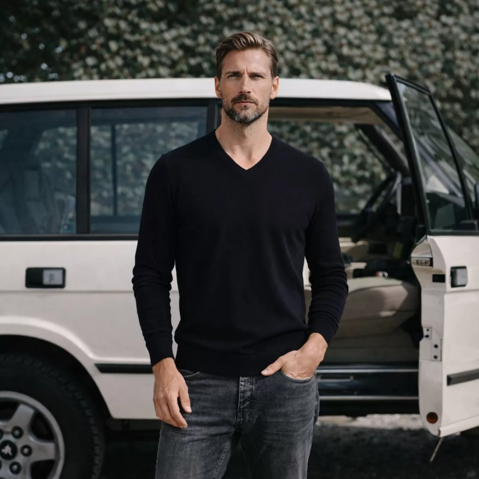 Jersey de Cachemir Cuello en V negro Jersey de Cachemir Cuello en V negro